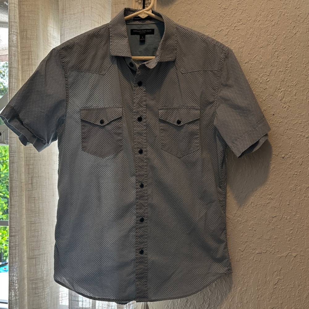 Banana Republic Blue Patterned Short Sleeve Shirt